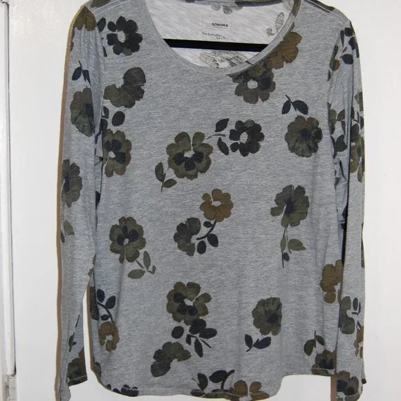 "The Everyday Tee", grey tee with olive and black flowers - Picture 1 of 6